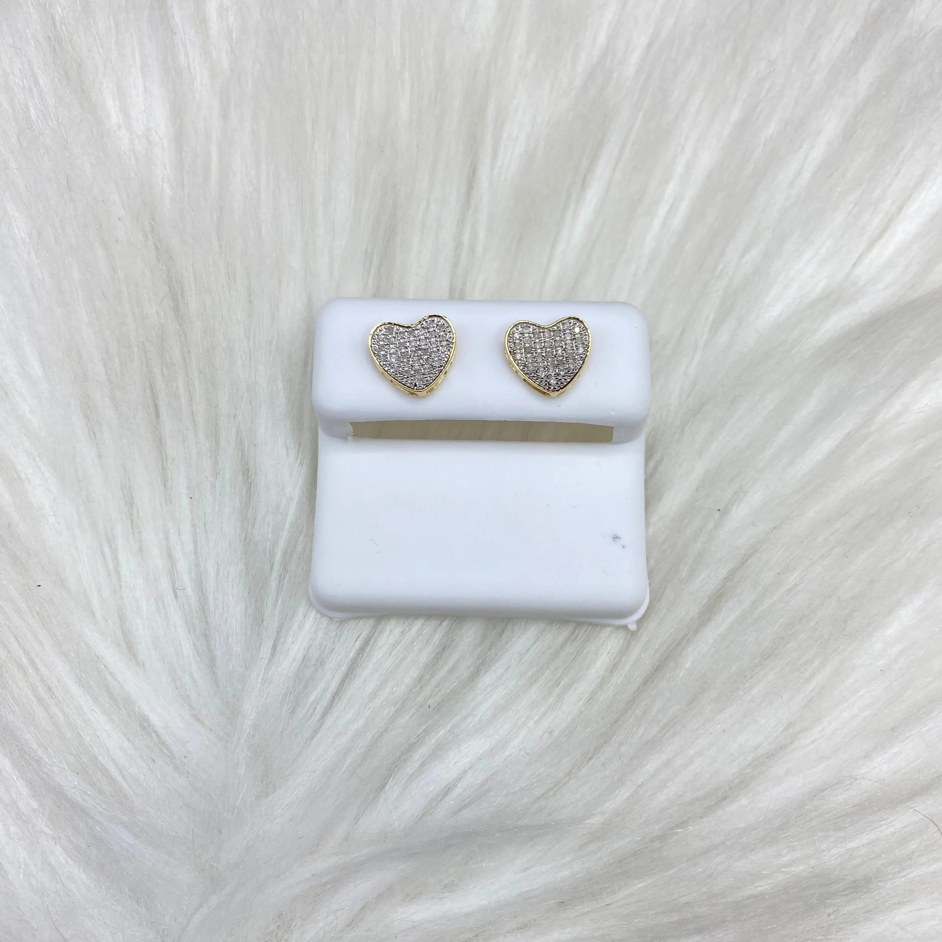 10K Yellow Gold Diamond Heart Stud Earrings 0.29Ct Dia / 1.28gr