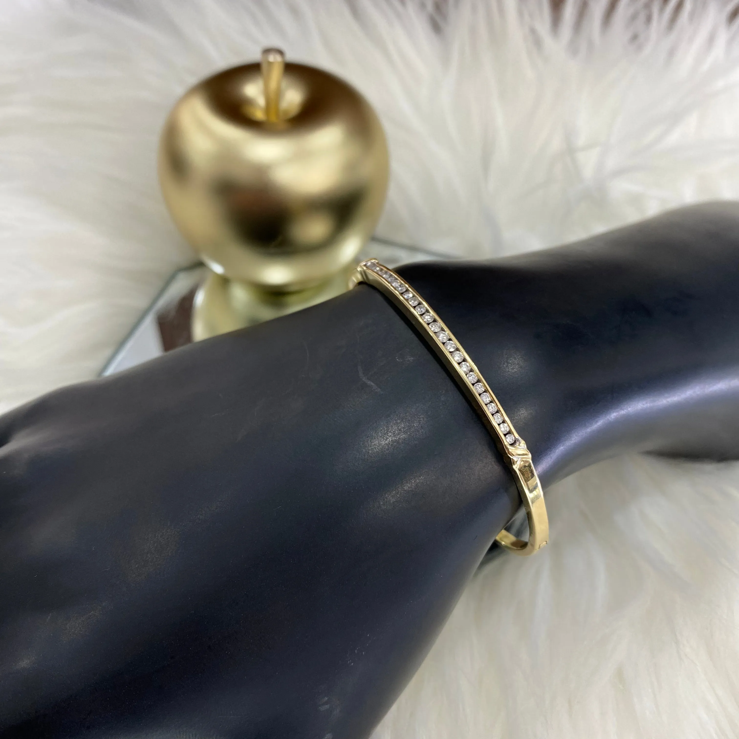 14K Yellow Gold Luxury Bangle Bracelet With Diamond / 11.7gr / 2.5mm / SIZE 16in