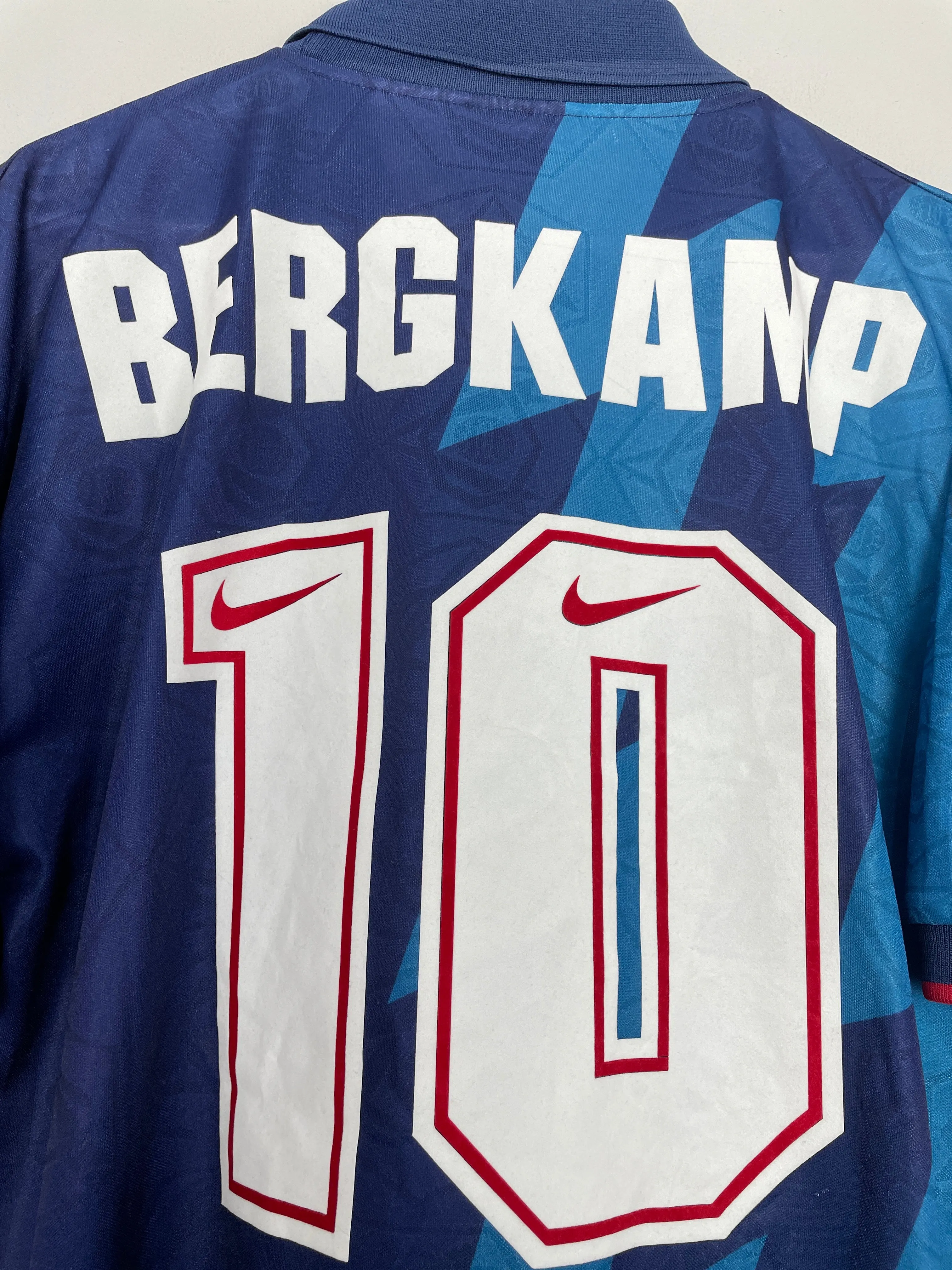 1995/96 ARSENAL BERGKAMP #10 AWAY SHIRT (XL) NIKE