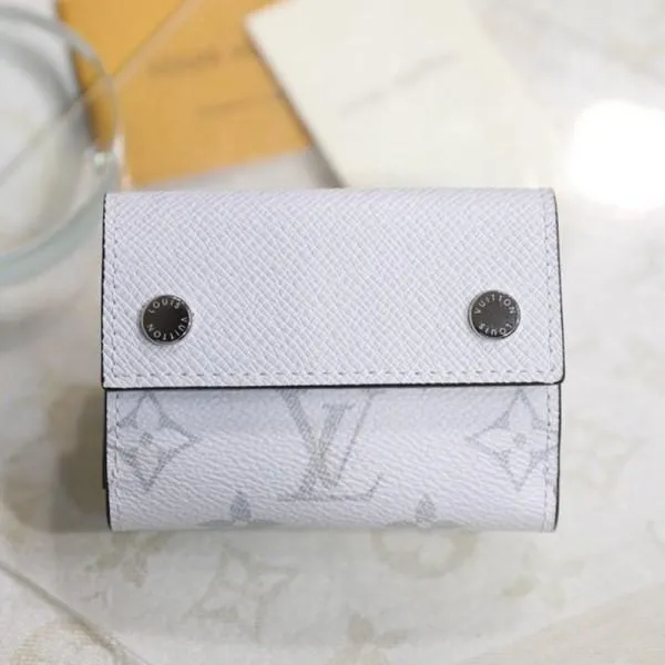 Discovery Compact Wallet M67621 White  Collection