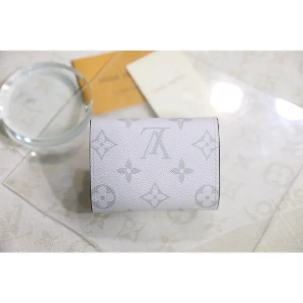 Discovery Compact Wallet M67621 White  Collection