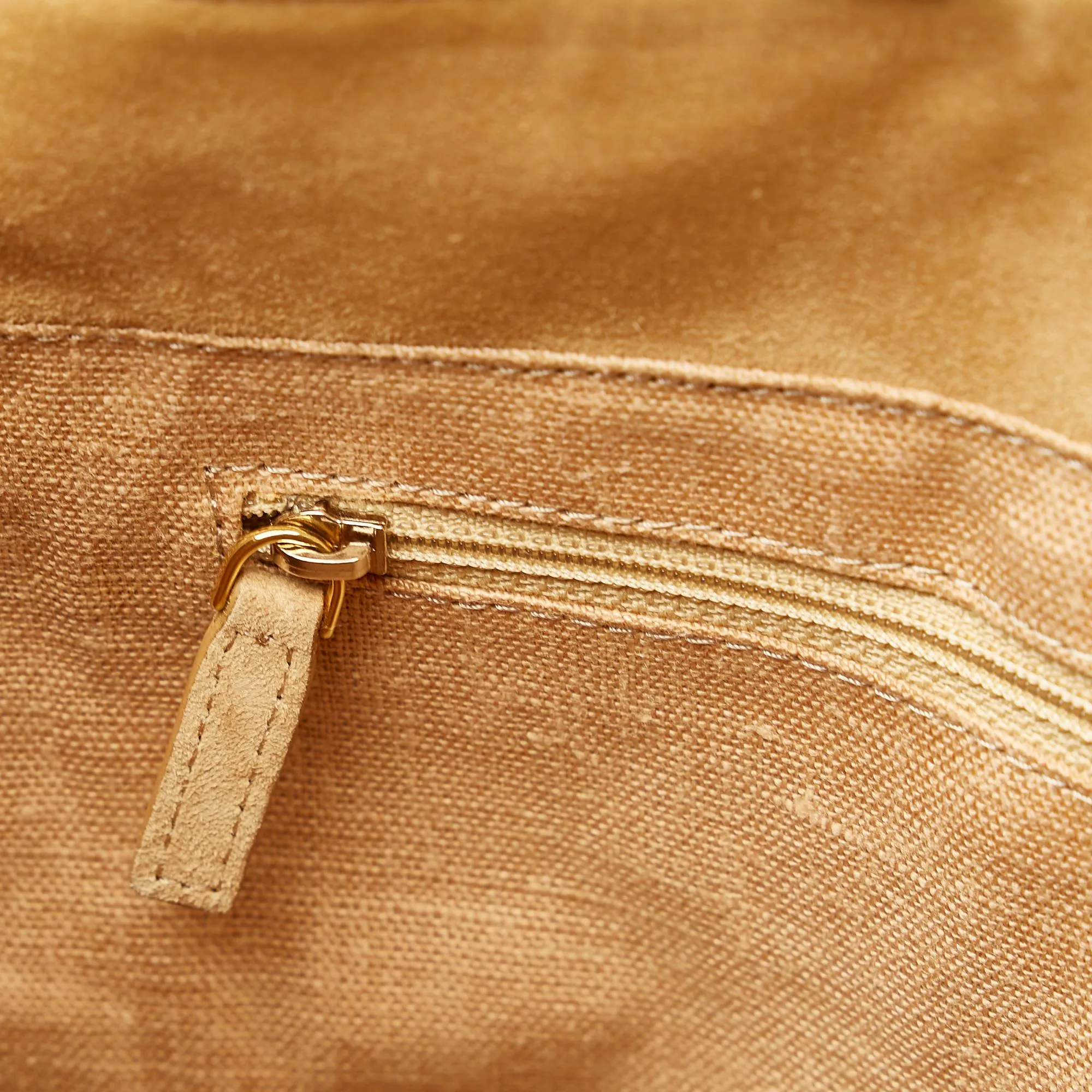 Fendi Pequin Shoulder Bag (SHG-ecEtOR)