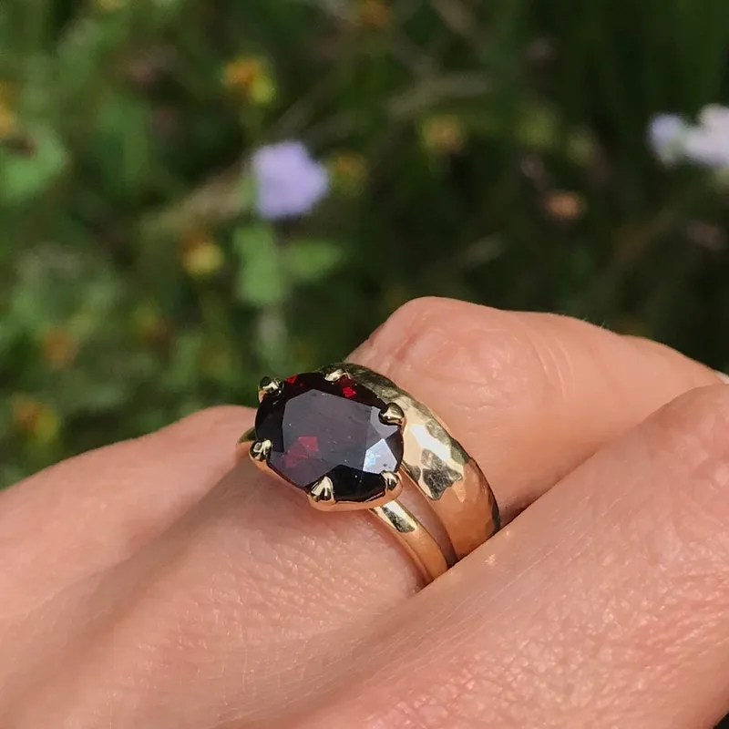 Gigi Ring, Garnet, 9kt Yellow Gold