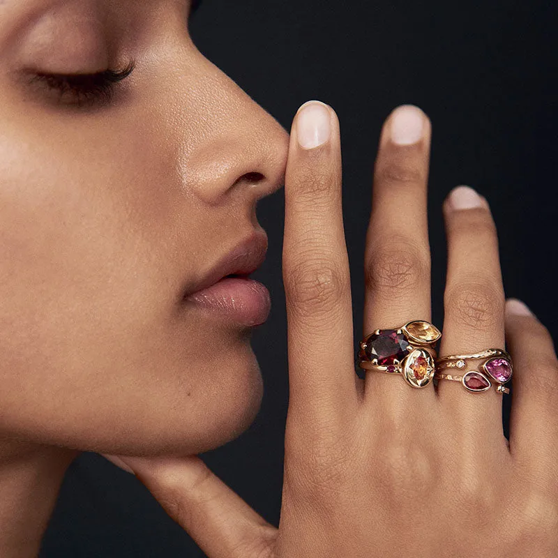 Gigi Ring, Garnet, 9kt Yellow Gold