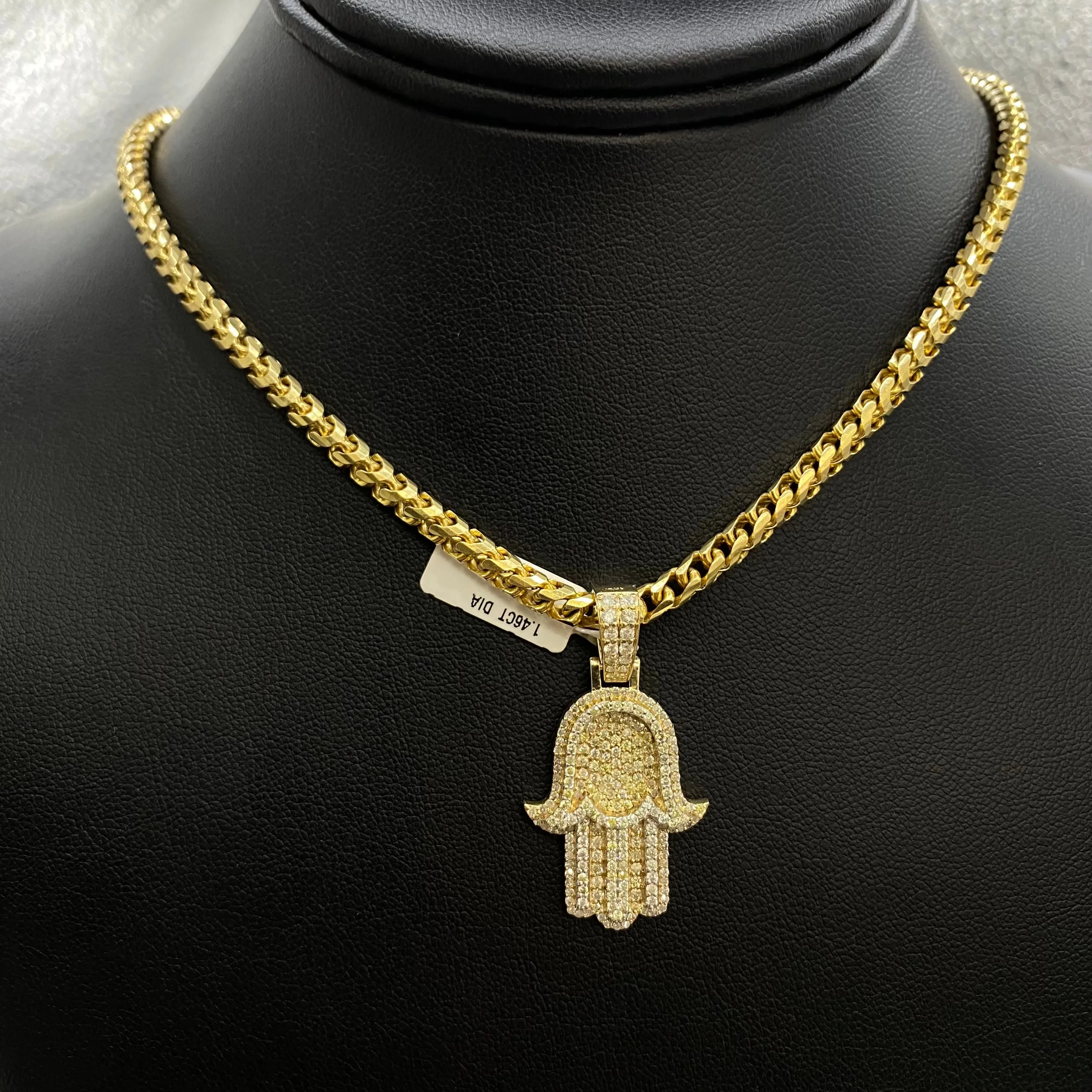 Hand Pendant 10K Yellow Gold With Diamond / 7.5gr