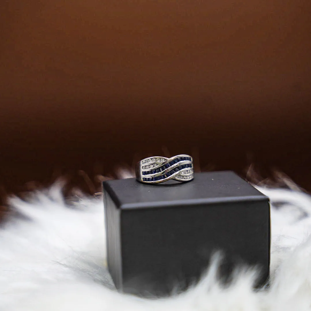 Sapphire Ring 14K White Gold With Diamonds / 4gr / Size 7