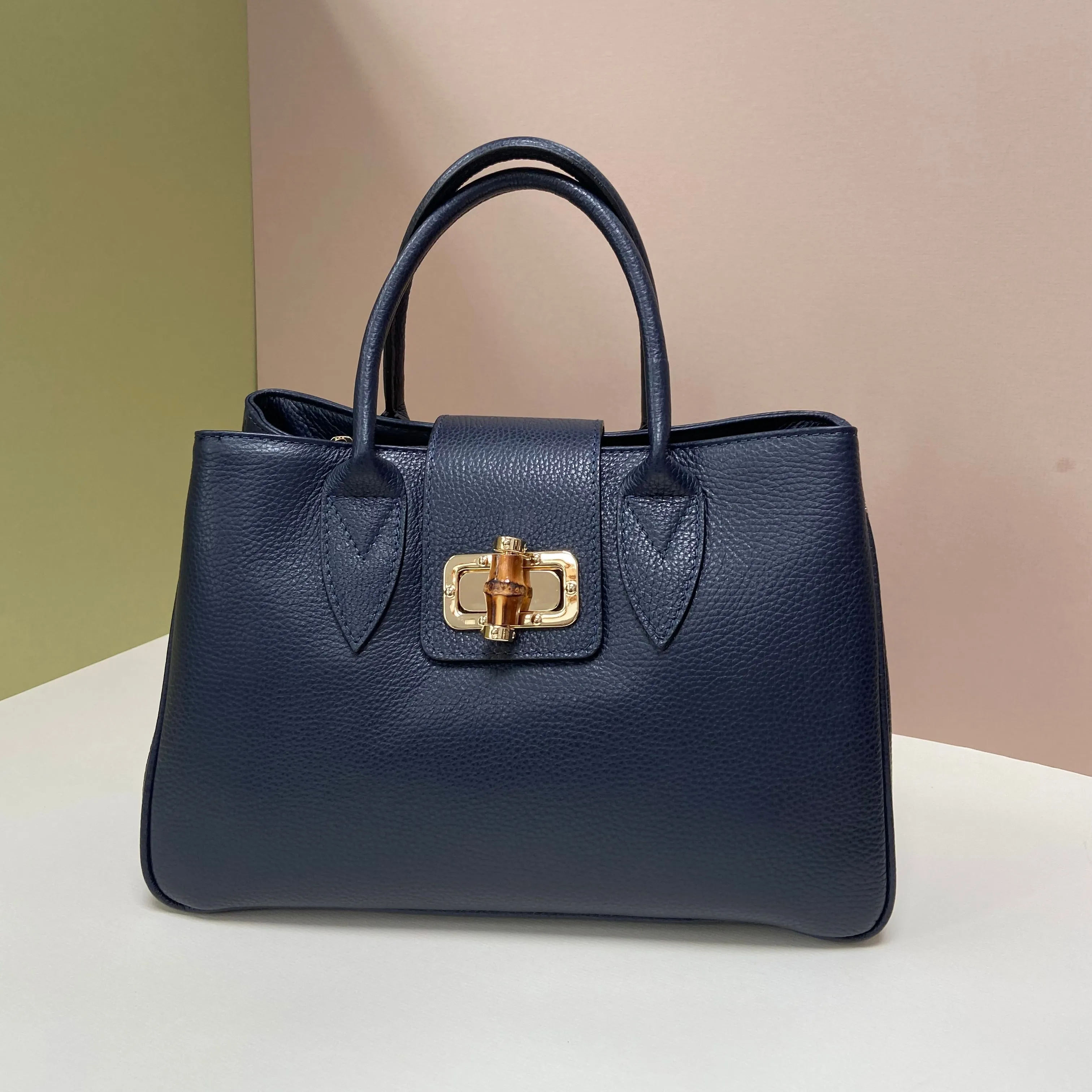 The Classic Leather handbag